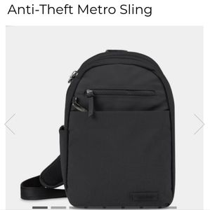 NWT Black Travelon Metro Sling
